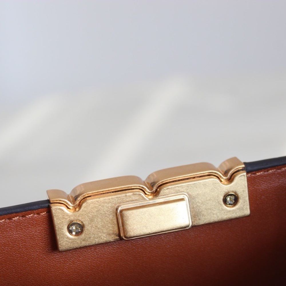 Tory Burch Tan Leather Handbag with Gold Logo - Picture 5 of 8